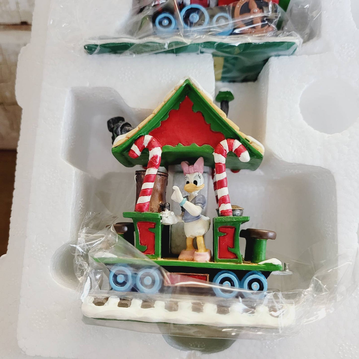 Danbury Mint Christmas Goofy's Yuletide Train Set - 6-Piece Holiday Fun