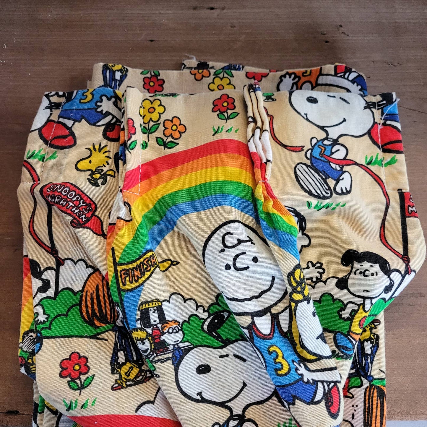VTG PEANUTS SNOOPY CHARLIE BROWN "MARATHON" CURTAIN DRAPES FABRIC 2 PANELS 62"L