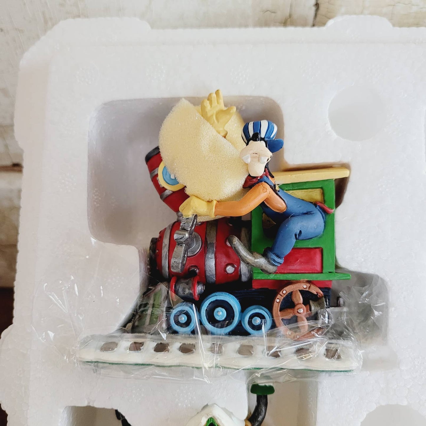 Danbury Mint Christmas Goofy's Yuletide Train Set - 6-Piece Holiday Fun