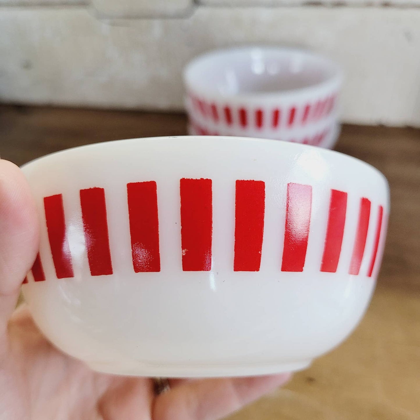 5 VINTAGE HAZEL ATLAS RED CANDY STRIPE CEREAL BOWLS WHITE MILK GLASS 4 3/4" MCM