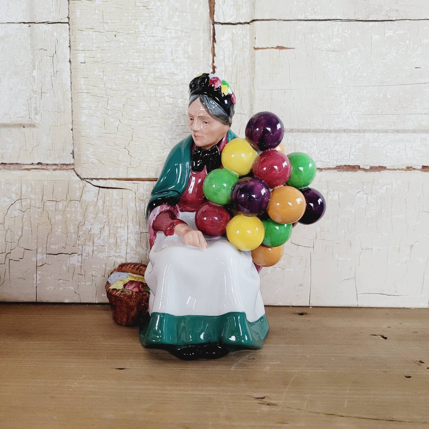 Vintage Royal Doulton England Porcelain Figurine “The Balloon Seller” HN1315