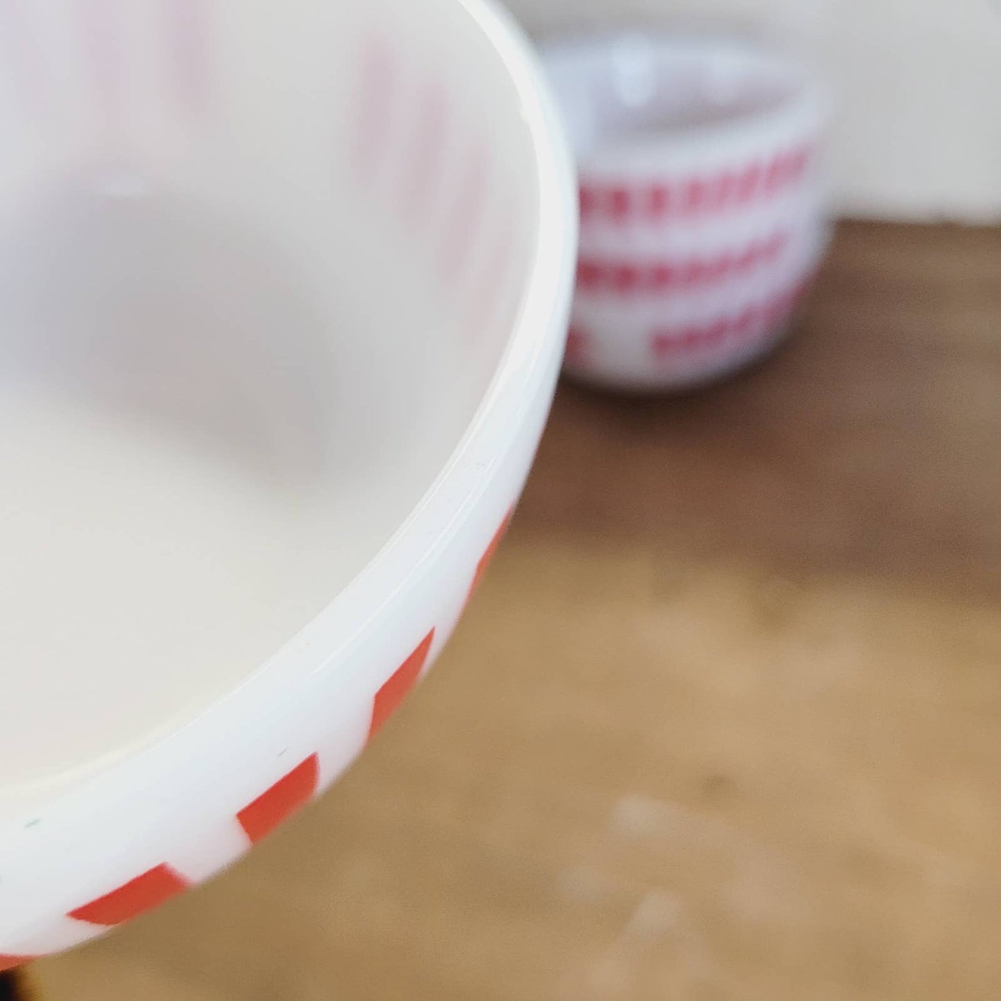5 VINTAGE HAZEL ATLAS RED CANDY STRIPE CEREAL BOWLS WHITE MILK GLASS 4 3/4" MCM