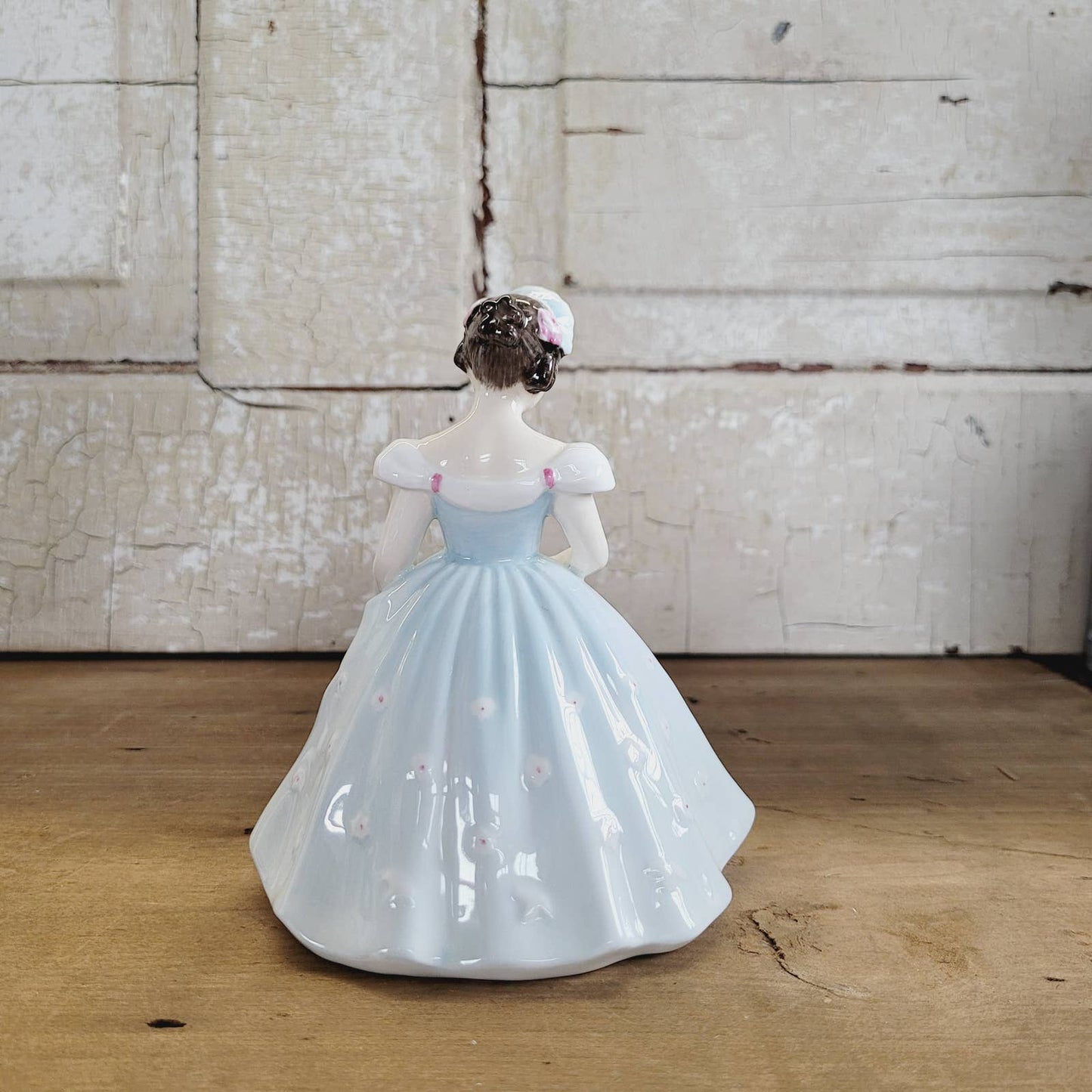 Royal Doulton Figurine THE BRIDESMAID - HN2196
