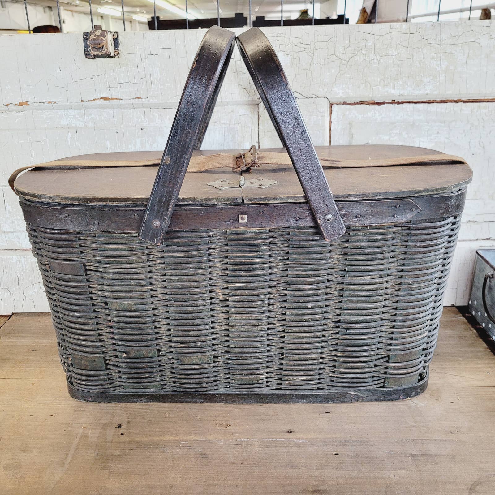Antique Wooden Picnic Basket Hawkeye Refrigerator w/ Tin Insert