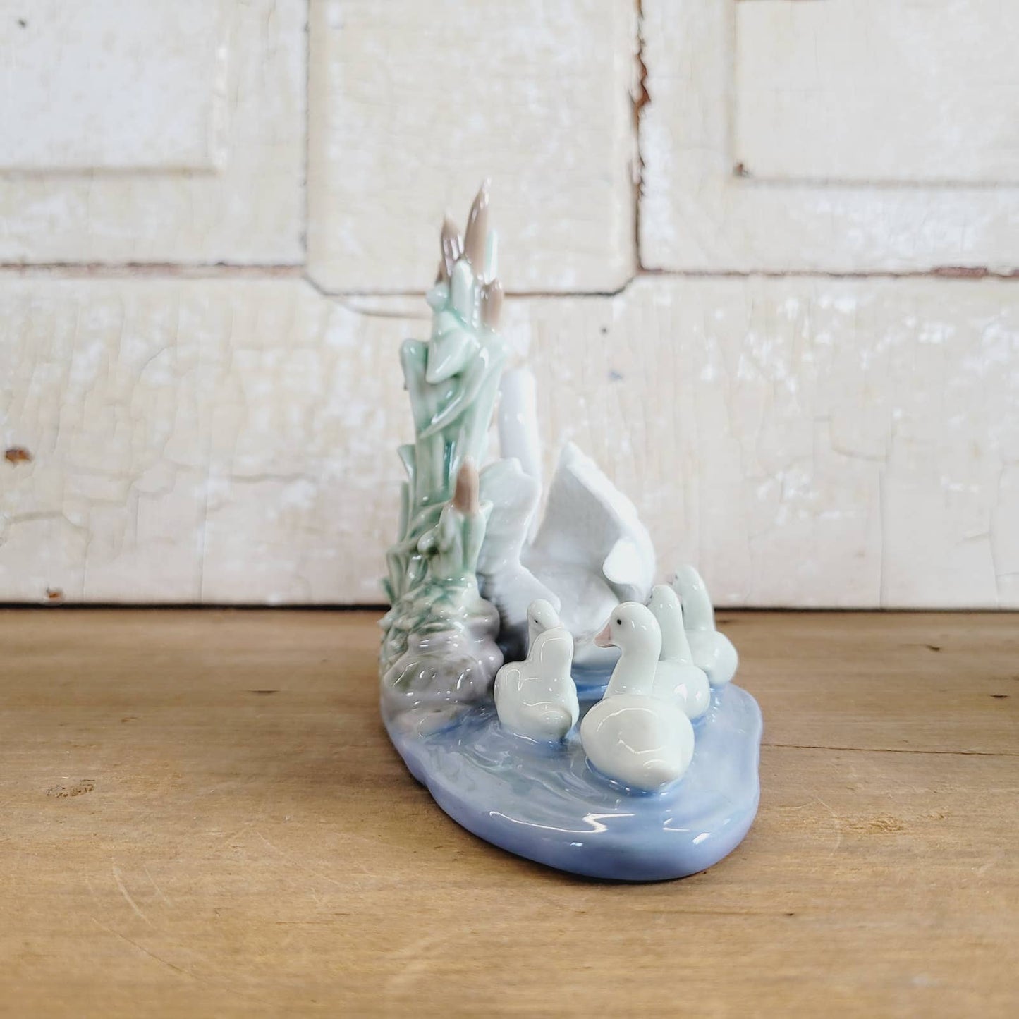 Lladro Follow Me Swans Swimming Mom and Babies Cygnets Figurine 5722 Retired