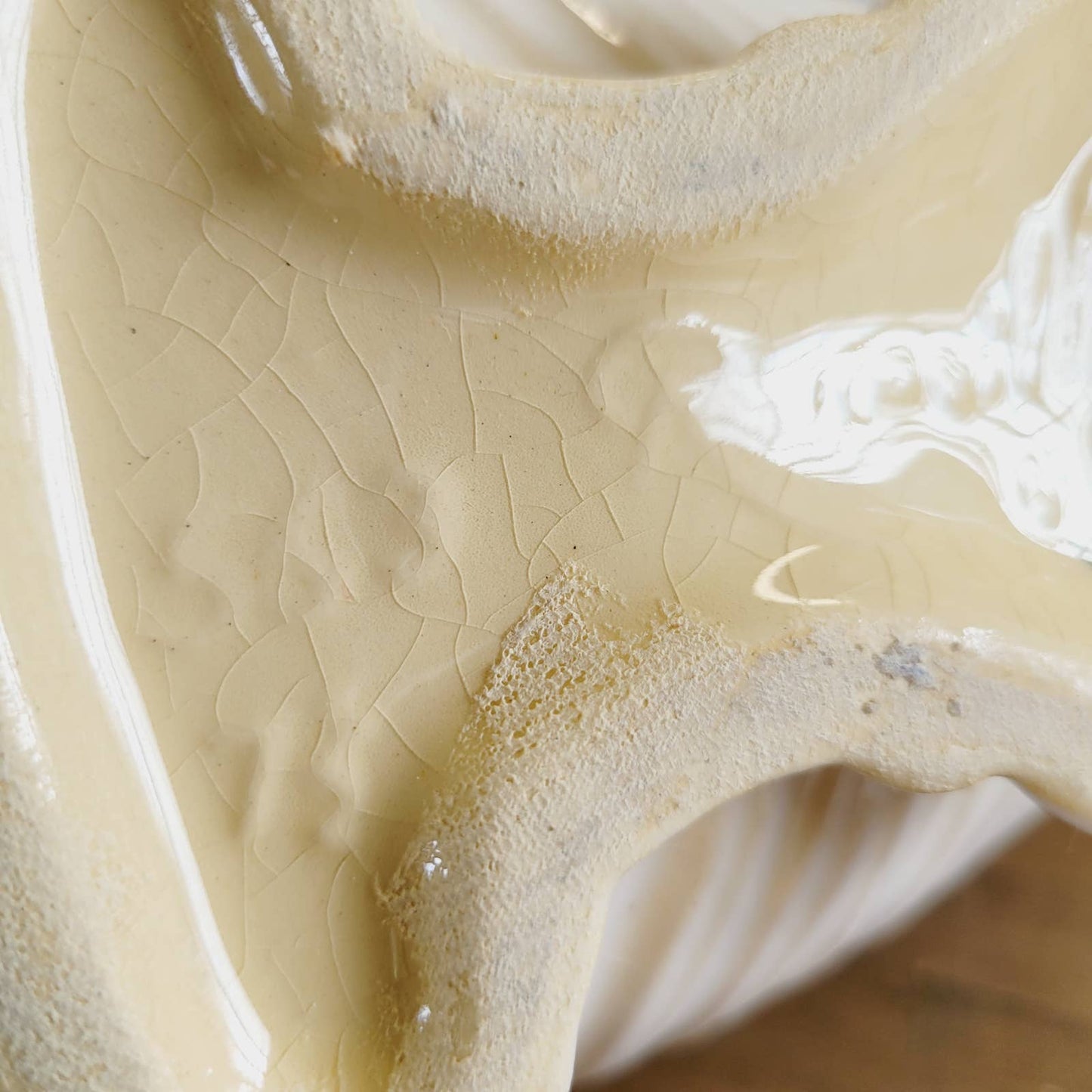 Roseville Ming Tree Conch Shell Planter