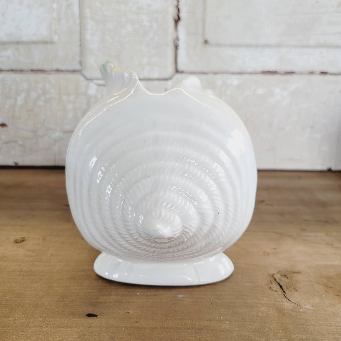 Roseville Ming Tree Conch Shell Planter