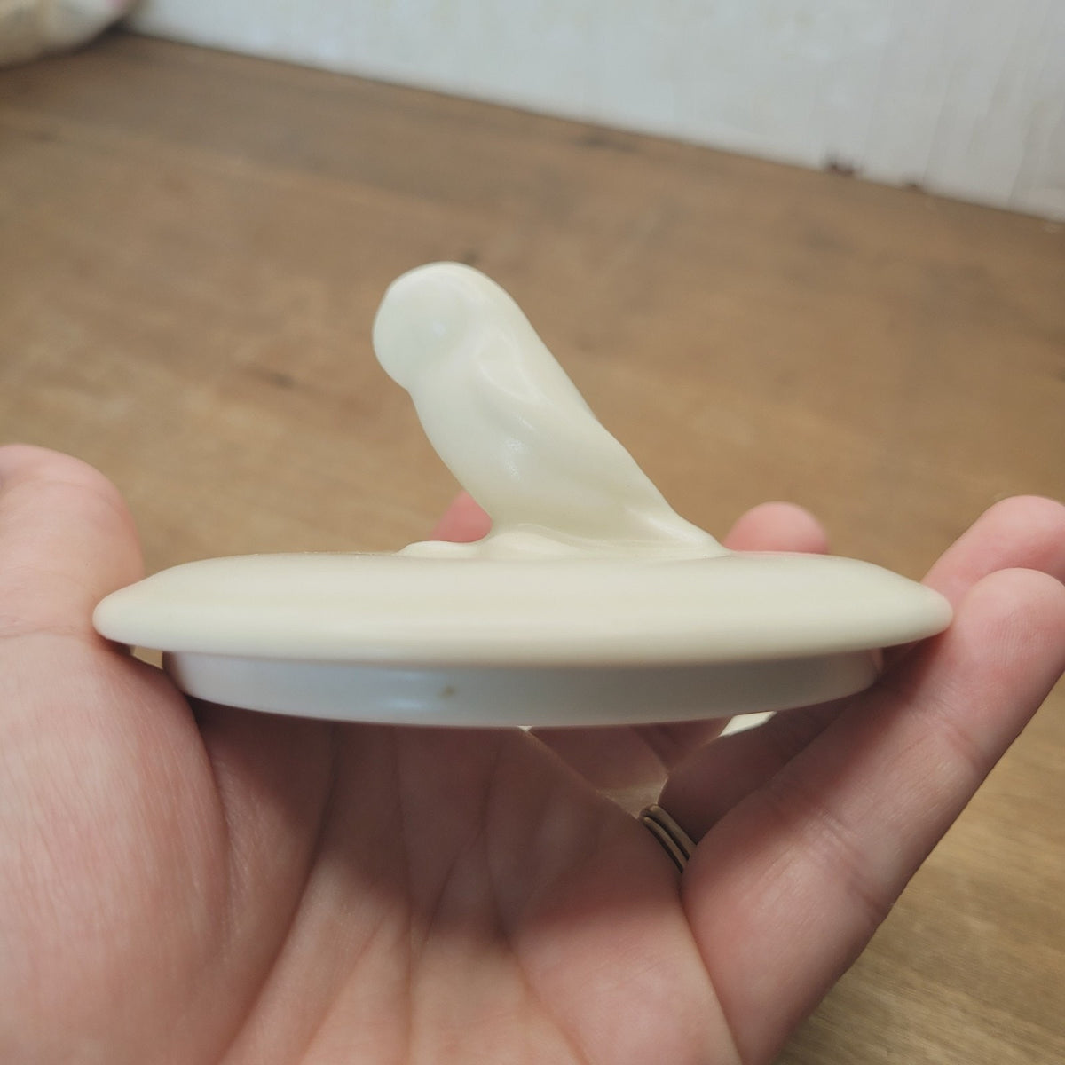 Rookwood Pottery 1934 Shirayamadani Parrot Ashtray Box with Lid Ivory Shape 6322