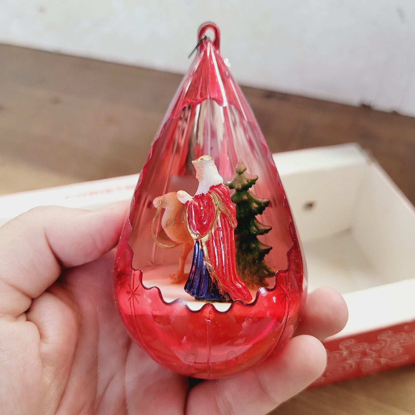 Vintage Jewel Brite Diorama Christmas Ornaments Red Teardrop Set of 4 with Box