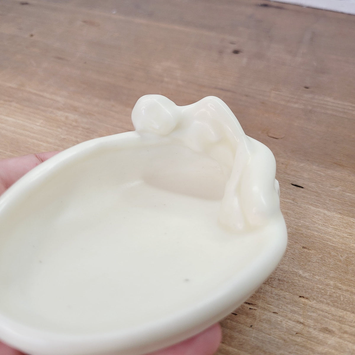Rookwood Pottery 1926 #2595 Ivory Matte Nude Figural Pin Tray Art Deco Trinket