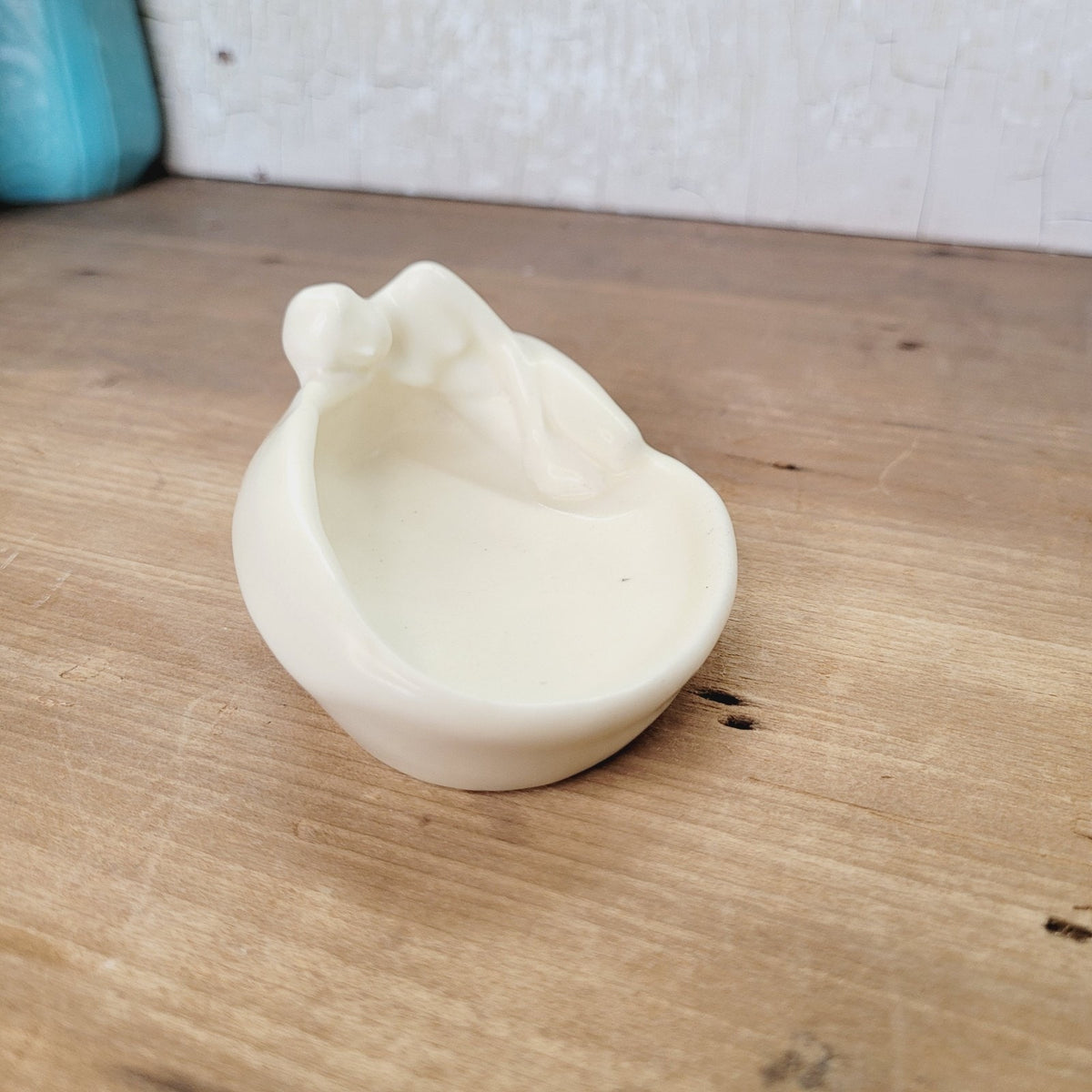 Rookwood Pottery 1926 #2595 Ivory Matte Nude Figural Pin Tray Art Deco Trinket