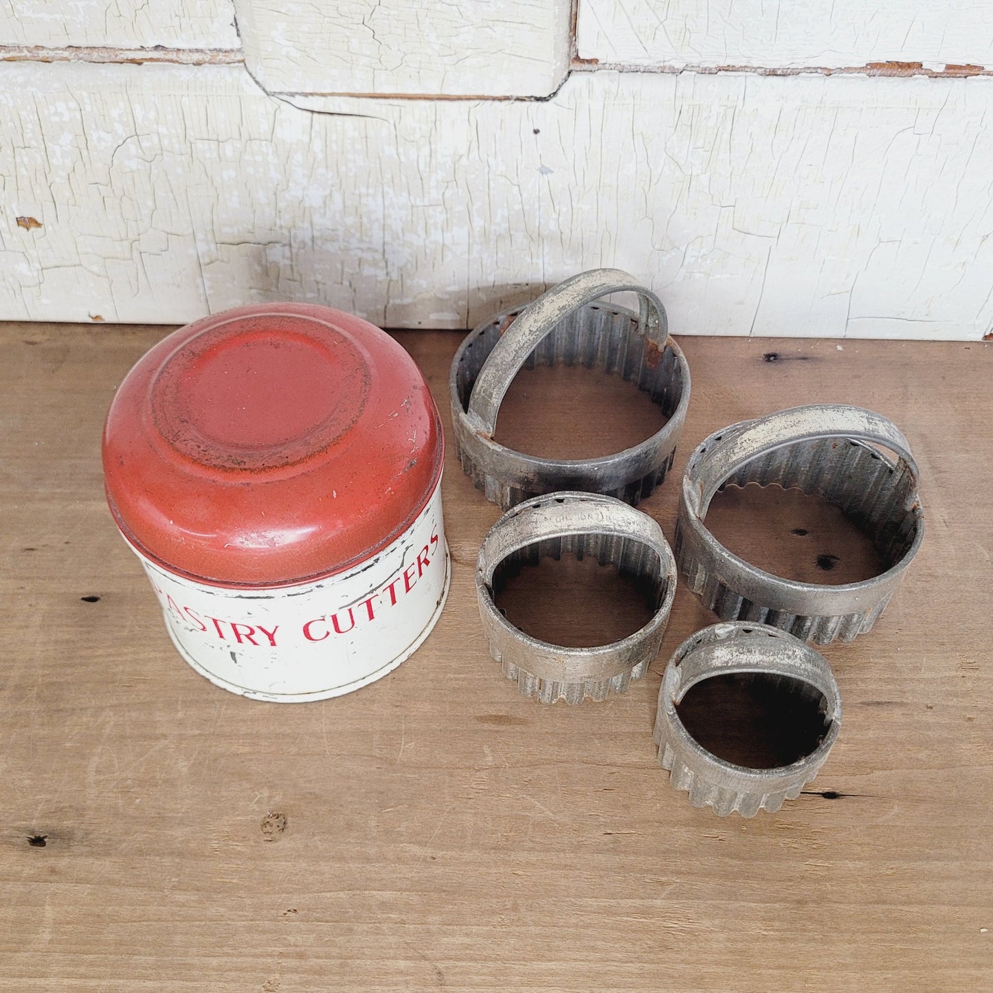 Complete Set of 1950's Tala Vintage Pastry Round Cutters in Original Tin