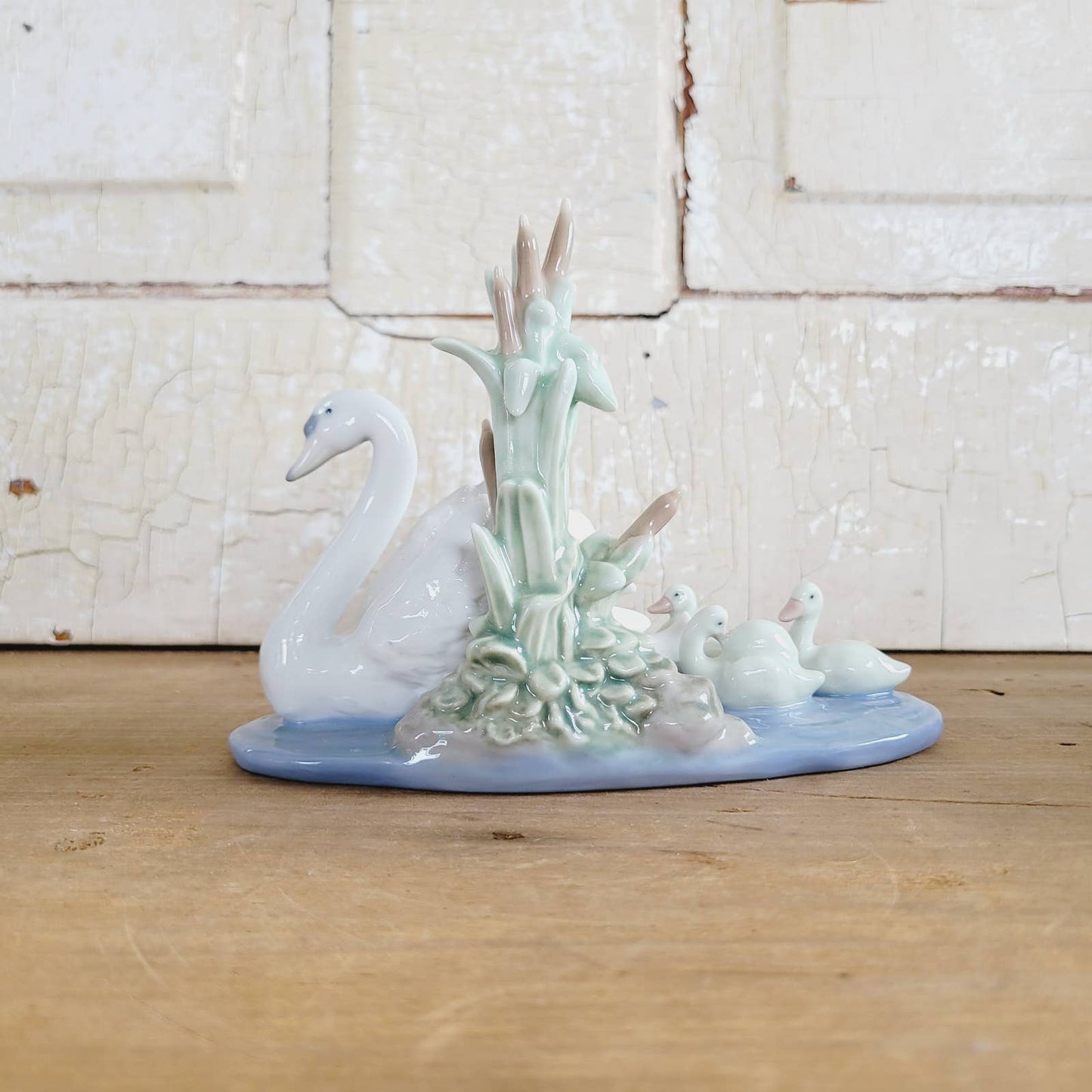 Lladro Follow Me Swans Swimming Mom and Babies Cygnets Figurine 5722 Retired