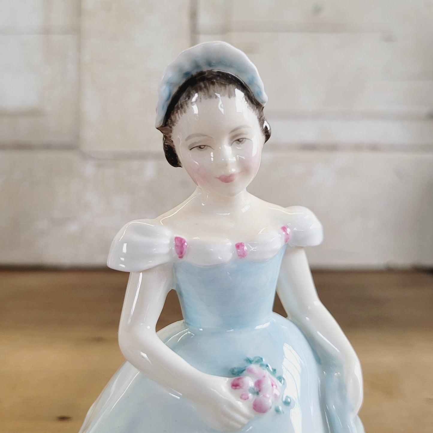 Royal Doulton Figurine THE BRIDESMAID - HN2196