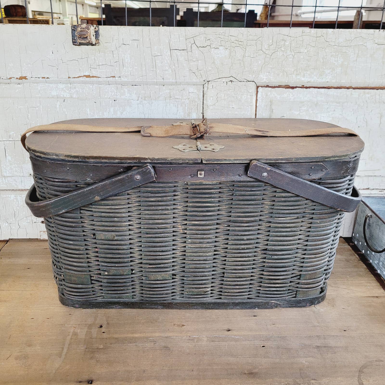 Antique Wooden Picnic Basket Hawkeye Refrigerator w/ Tin Insert and  Containers